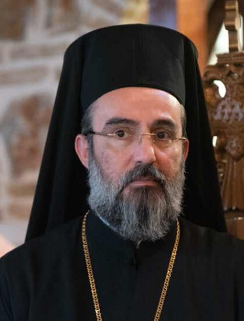Διακριτικό εικαστικό στοιχείο στη θέση προσωπογραφίας.